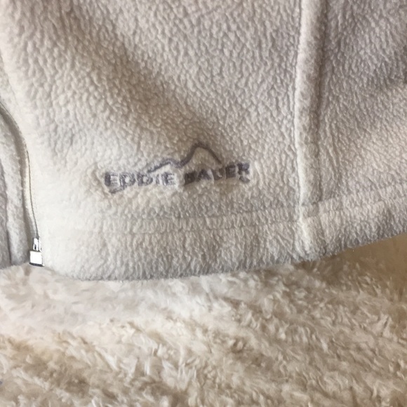 Eddie Bauer Women’s fleece zippered vest. - Picture 5 of 6